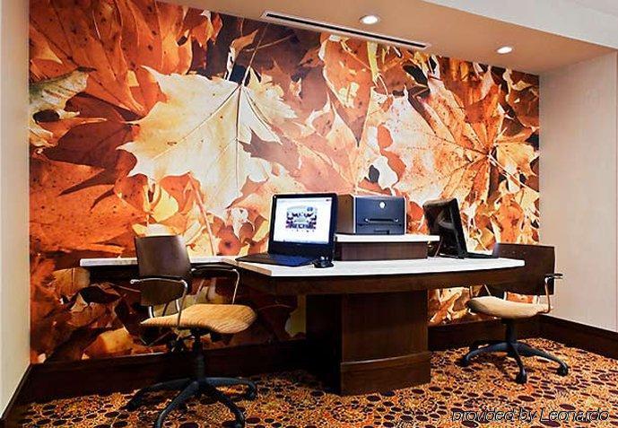 Courtyard By Marriott Thruway Hotel