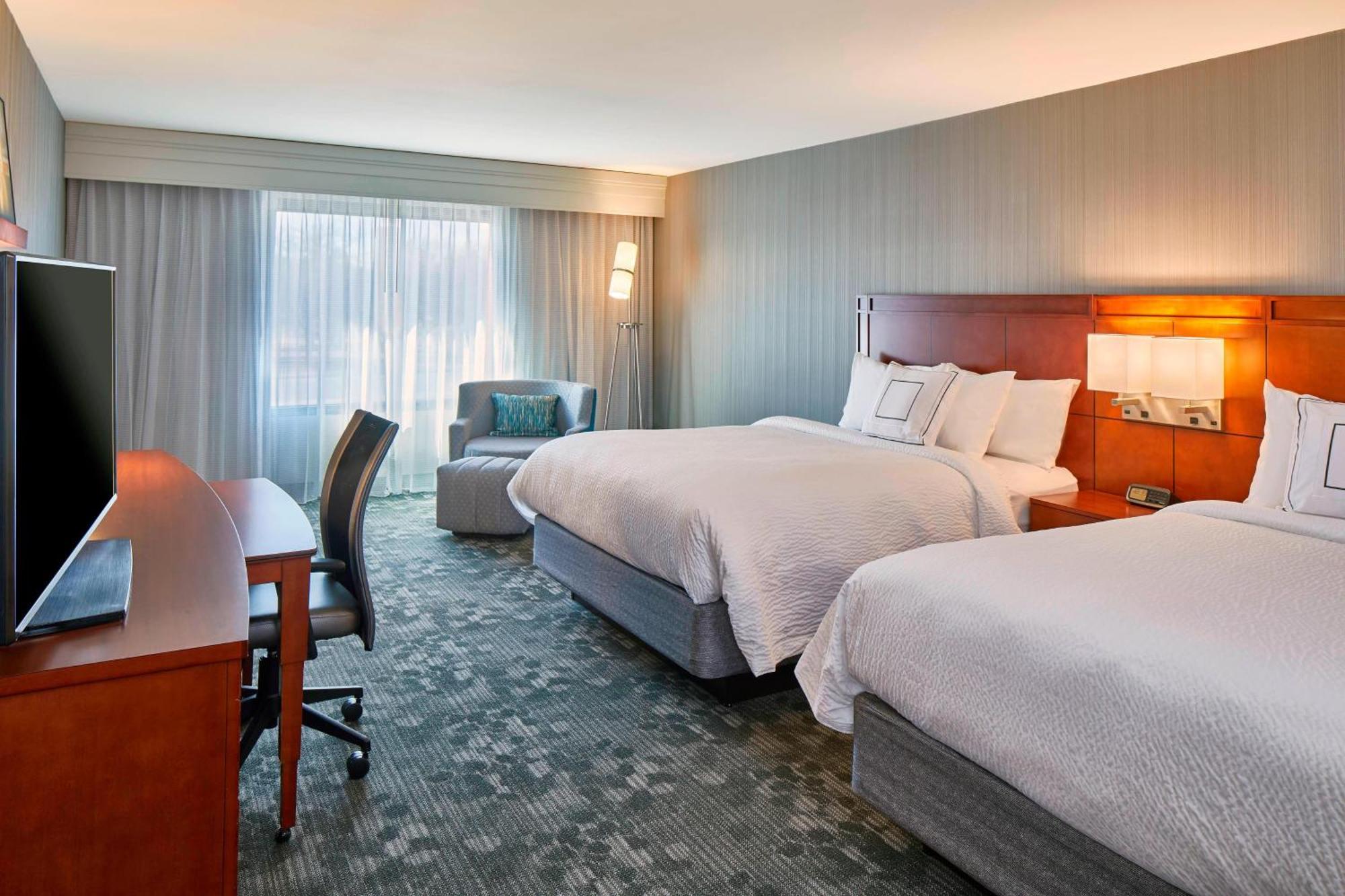 Courtyard By Marriott Thruway Hotel 3*