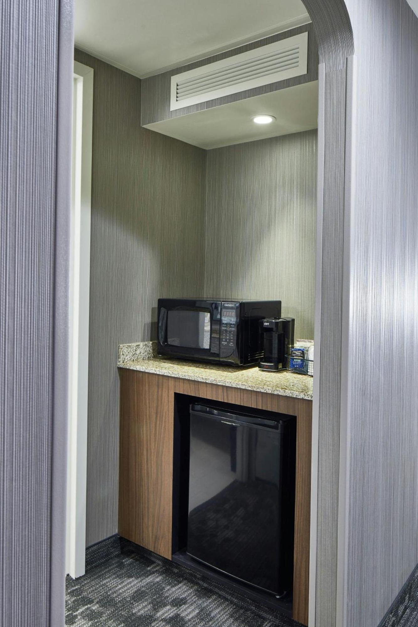Courtyard By Marriott Thruway Hotel Albany
