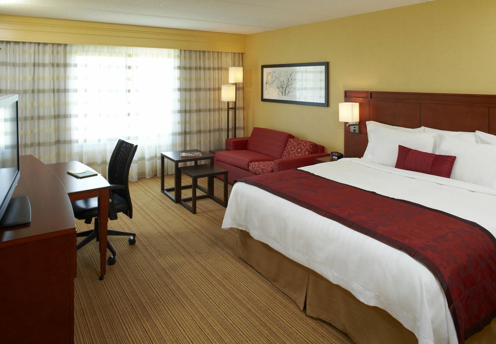 Courtyard By Marriott Thruway